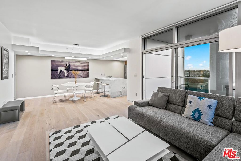 13700 Marina Pointe Drive 617