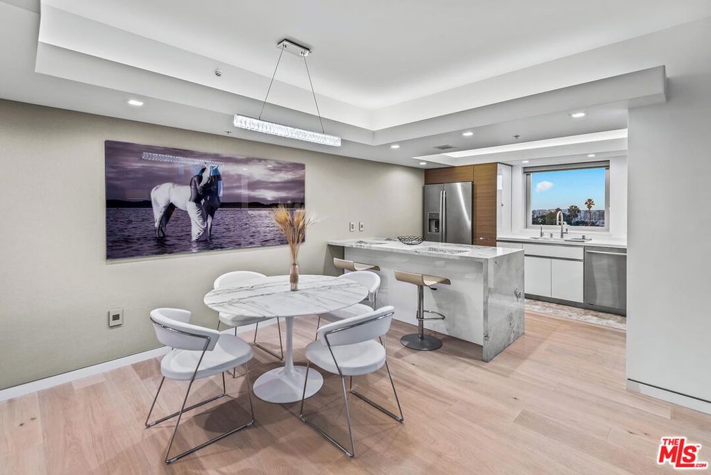 13700 Marina Pointe Drive 617