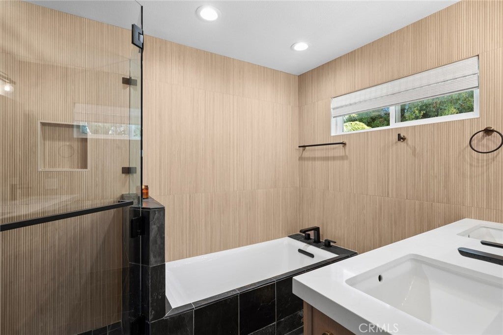 299 Mesa Drive, Costa Mesa CA 92627 - Photo 22