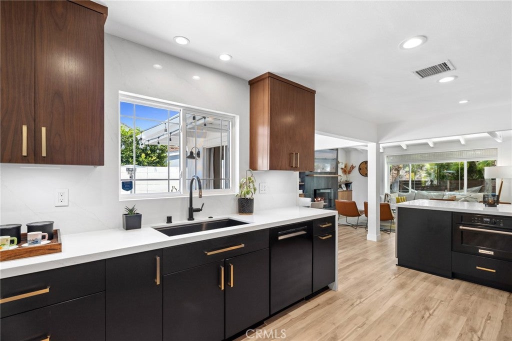 299 Mesa Drive, Costa Mesa CA 92627 - Photo 17