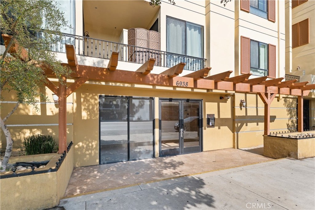 6938 Laurel Canyon BLVD