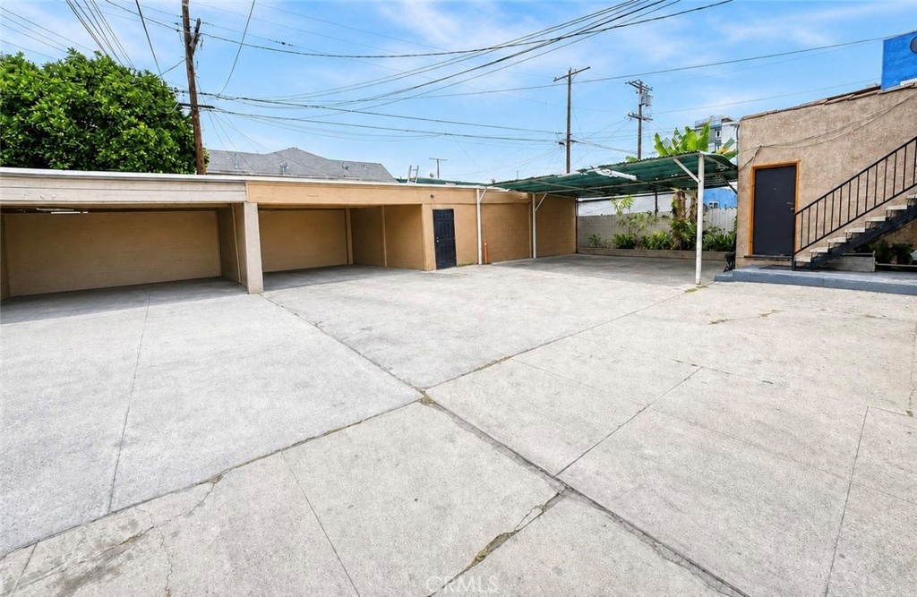 3110 Raymond Ave