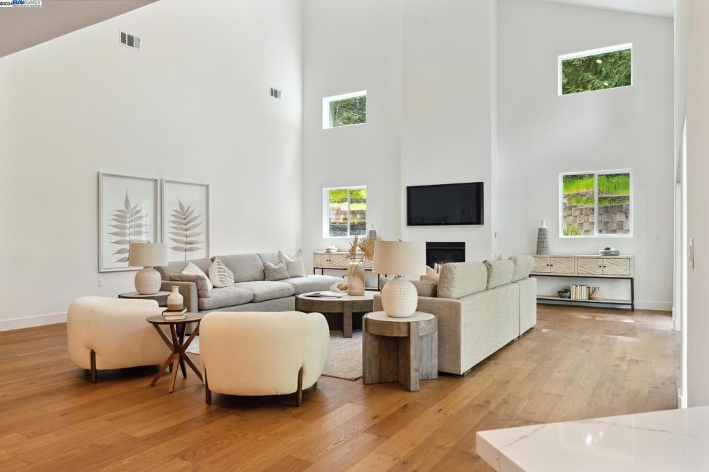 SADDLEBACK - Residential