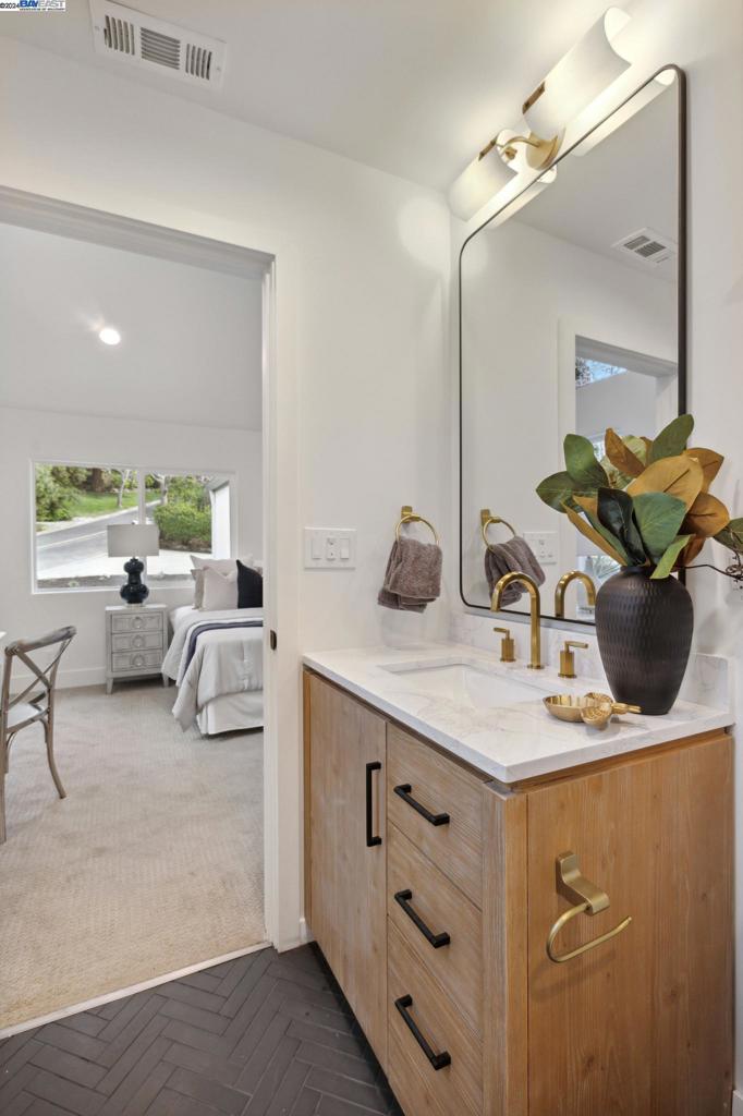 SADDLEBACK - Residential