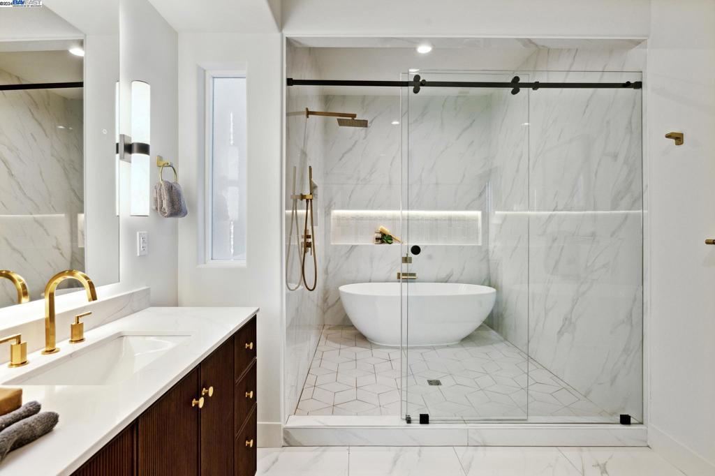 SADDLEBACK - Residential