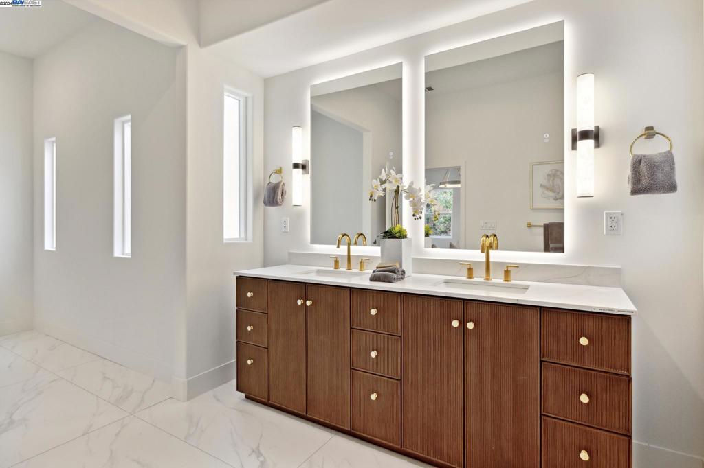 SADDLEBACK - Residential