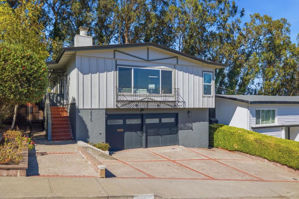 2820 Evergreen