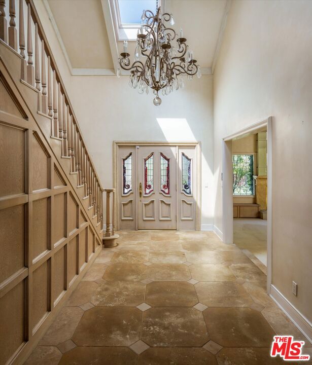 2573 Benedict Canyon Drive