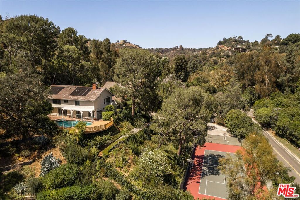 Photo of 2573 Benedict Canyon Drive, Los Angeles, CA 90210 (MLS # 26986875)