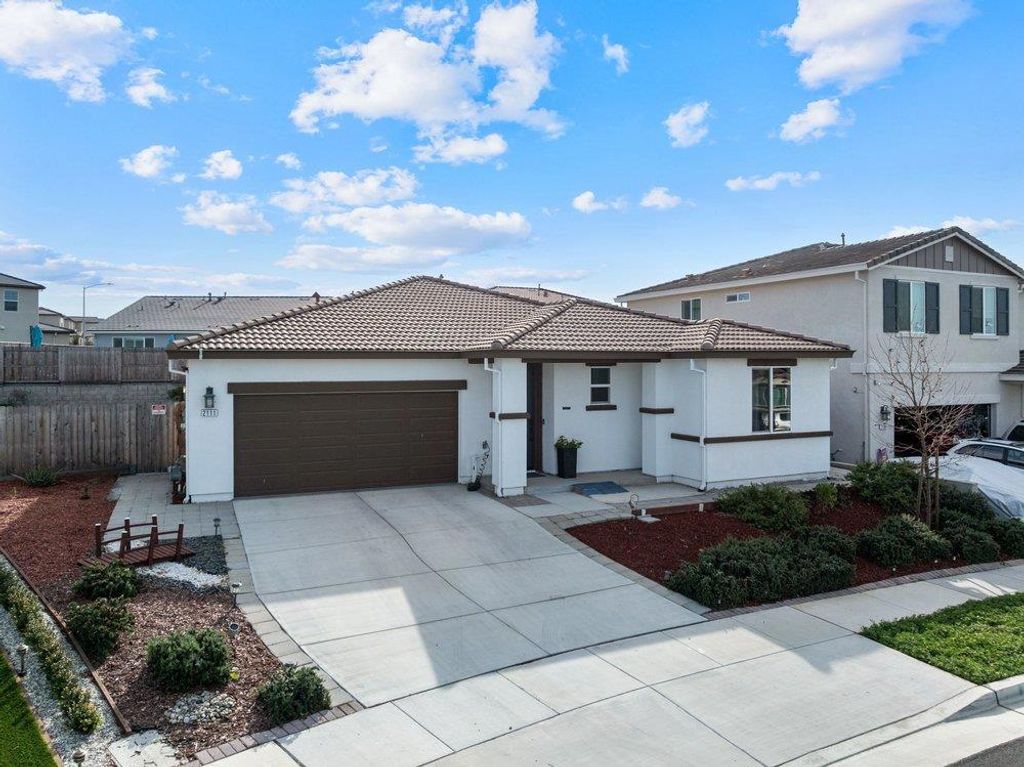 Photo of 2111 Rosewood Drive, Hollister, CA 95023 (MLS # ML82033003)
