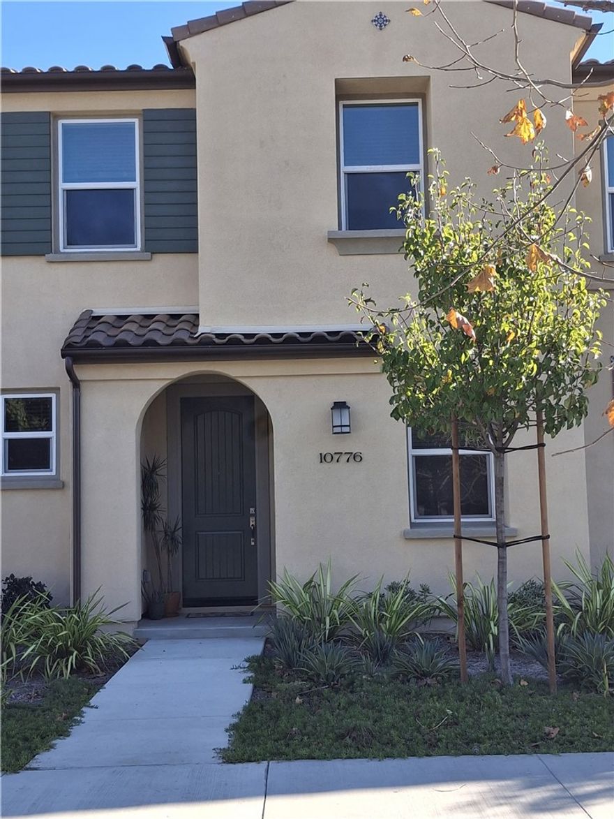 Outstanding neighborhood with full amenities. This beautiful Townhouse has only 2 shared walls, a nice patio/backyard area and a 2 car detached garage.
Almost new. Floor Plan boasts of an open entertaining kitchen and great room. Large kitchen counter and cabinet areas with massive counter space and a large pantry area. Kitchen is adjacent to the dining area large enough for guests and entertaining. Separate office space for your convenience.Located on the first level with a guest bathroom. Off of the great room is an exit door to your balcony and patio/yard area down a short flight of stairs. Actual backyard patio area perfect for enjoying the wonderful Ventura weather and fresh air. The detached garage has a seperate access door and is NOT shared. Private charging station for your EV.   This 2 car garage is all yours to stay secure under your own lock and key. Garage door opener provided by Landlord. The second level has all 3 bedrooms. The Master bedroom has a lovely ensuite dedicated with a large tile shower and double sink area. Large walk in closet and spacious room. Laundry area upstairs in the hallway.  The master bedroom has a beautiful view of the Shea Homes development. The additional bedrooms have a view of the surrounding area of homes and groves. Very relaxing.  Just a short walk to all the amenities which are Park area, Pool, Community Center