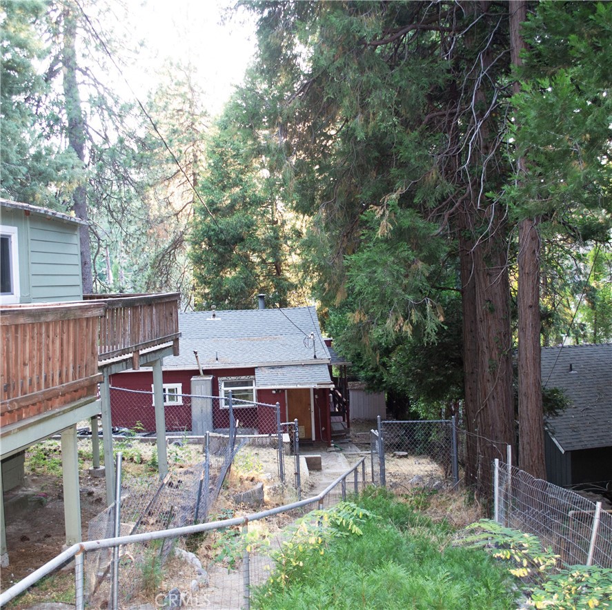 Fantastic updated cabin in Crestline is ready for you to enjoy! Recent remodel includes flooring, paint, fixtures, brand new heat and air conditioning, windows and doors. You'll love the transformation that the current owners did! One level living encompasses a large living room with a beautiful fireplace, 2 bedrooms, kitchen and bathroom. You'll love the ease of all your living space on one floor. The yard is flat and usable too, and it's fully fenced! The flag lot means that the house sits away from the road so you can enjoy peace and quiet while you're spending time at your mountain retreat. Bonus: 2 car flat parking is a rare treat in the area!
Don't miss this cute cabin on your next tour of Crestline homes!