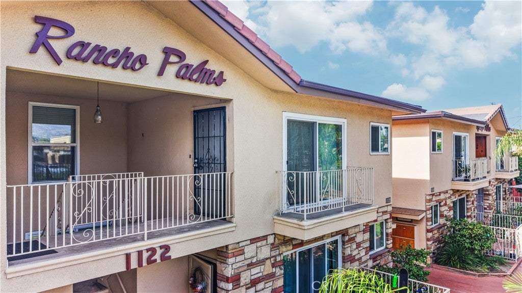 1122 W Huntington Drive 7