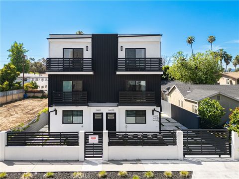 Photo of 14420 Tiara St, Van Nuys, CA 91401 (MLS # MB26089958)