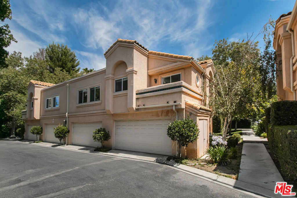 Beautifully updated and move-in ready corner unit! This 2 bed, 2 bath condo is located in the desirable Diamond Head community of Stevenson Ranch. Enjoy high ceilings, a bright and open living room with tons of natural light, and a cozy fireplace. An updated kitchen with sleek quartz countertops and a spacious primary with en suite bath complete the space. The attached 2-car garage with direct access adds everyday convenience. Ideally situated within the complex near the playground and surrounded by mature trees, offering a peaceful, park-like setting. Located in one of the most sought-after neighborhoods with top-rated schools, this family-friendly community offers comfort, convenience, and a true sense of home.