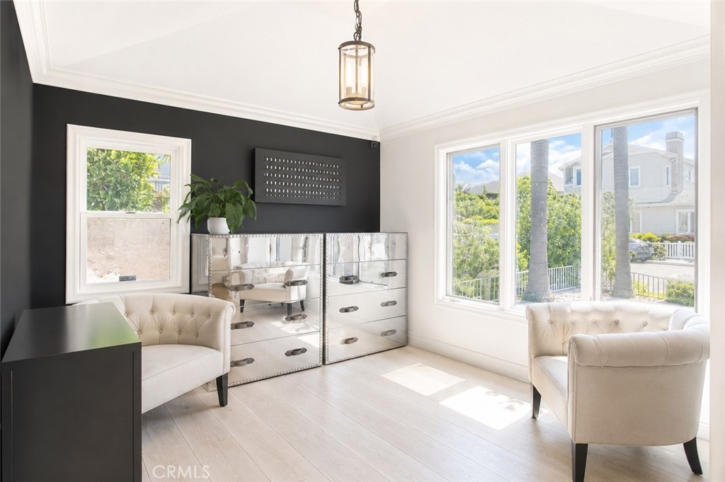 501 Aliso Ave.