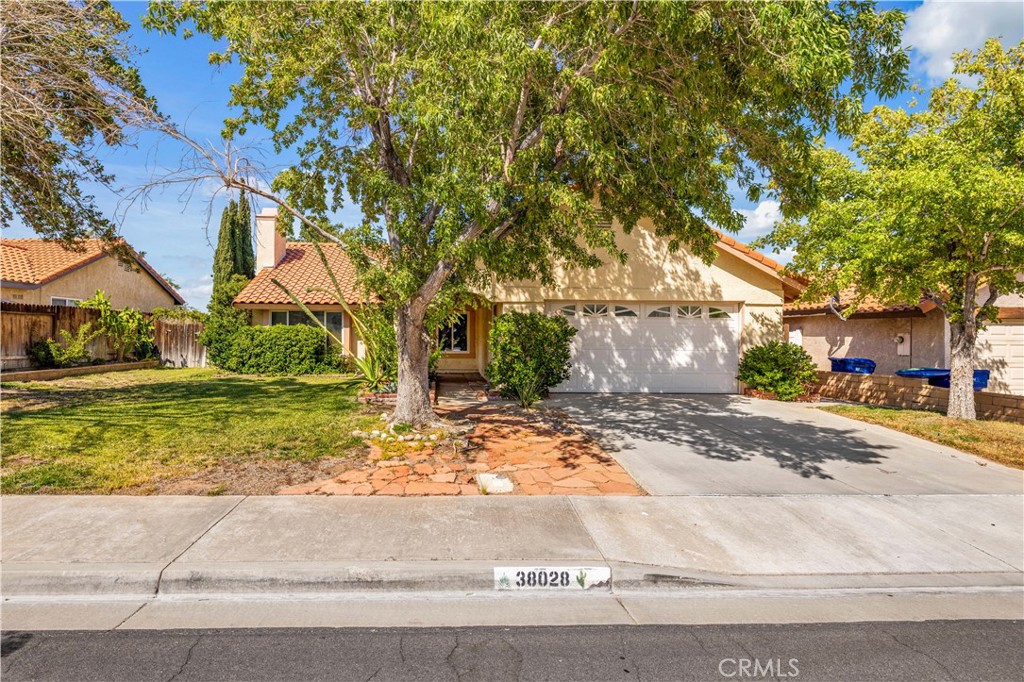 Westside Palmdale Gem - Priced to Sell!
Discover this charming single-story home in the heart of Westside Palmdale, offering 3 spacious bedrooms, 2 bathrooms, and 1,290 SqFt of comfortable living space. This home combines convenience and value — located just minutes from freeways, Palmdale Regional Hospital, restaurants, and shopping centers, making daily living a breeze.
Whether you're a first-time buyer, investor, or looking to downsize, this home offers the perfect blend of location and affordability. Don't miss your opportunity to own in one of Palmdale's most desirable neighborhoods — schedule your tour today before it's gone!