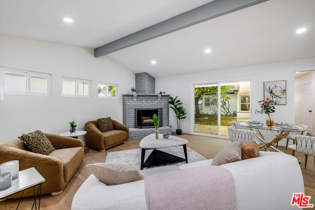 1207 W Orange Grove Avenue