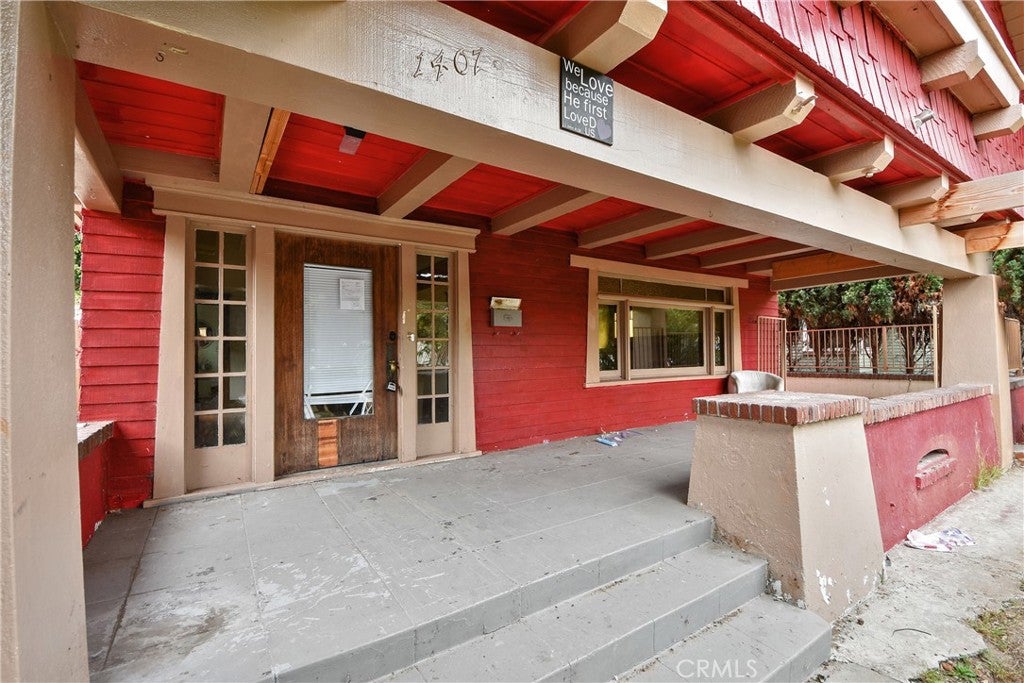 1407 Cota Avenue