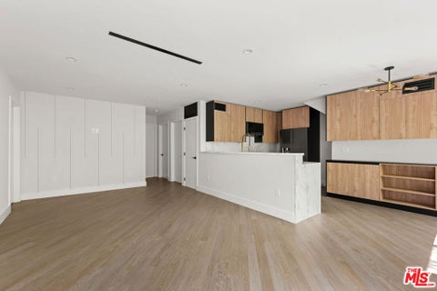 Photo of 1450 S Crescent Heights Boulevard, Los Angeles, CA 90035 (MLS # 26867701)