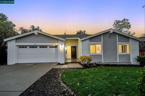 Photo of 222 Donegal Way Way, Martinez, CA 94553 (MLS # 41124701)