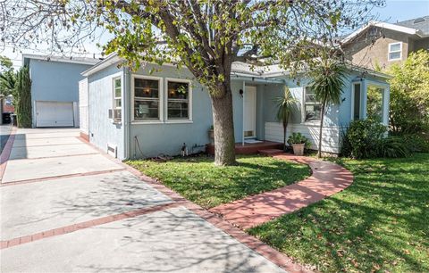 Photo of 121 N Myers St, Burbank, CA 91506 (MLS # BB26055793)
