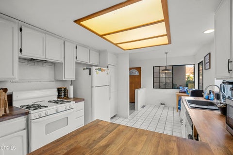 Tiny photo for 2930 Windward Way, Oxnard, CA 93035 (MLS # V1-39160)