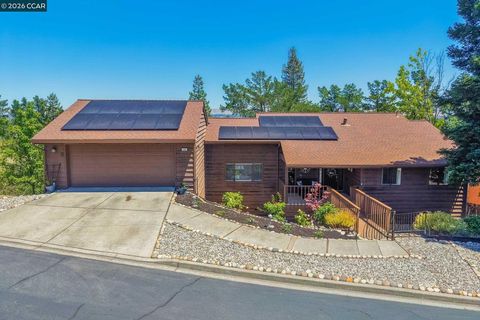 Photo of 10 Swansea Ln LN, Pleasant Hill, CA 94523 (MLS # 41134996)