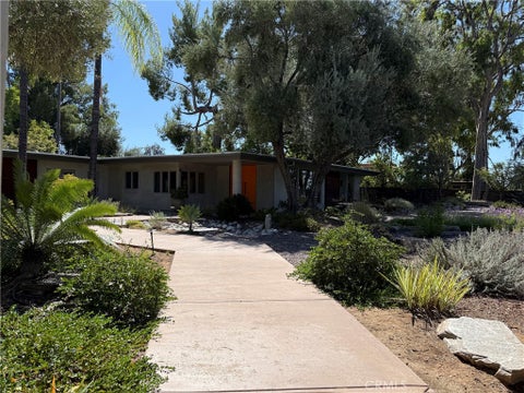 Photo of 30465 E Sunset Drive, Redlands, CA 92373 (MLS # IG26210766)