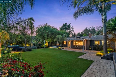 Photo of 9 JULIANNE COURT Ct, Walnut Creek, CA 94595 (MLS # 41132955)