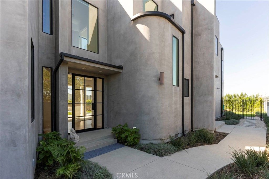 Photo of 717 Latigo Canyon Road, Malibu, CA 90265 (MLS # SR26046793)