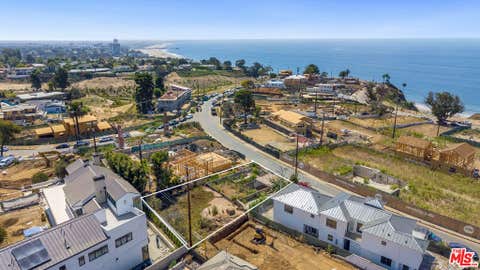 Photo of 15321 Friends Street, Los Angeles, CA 90272 (MLS # 26872601)