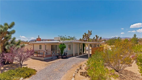 Photo of 56713 Lowe AVE, Yucca Valley, CA 92284 (MLS # JT26180965)