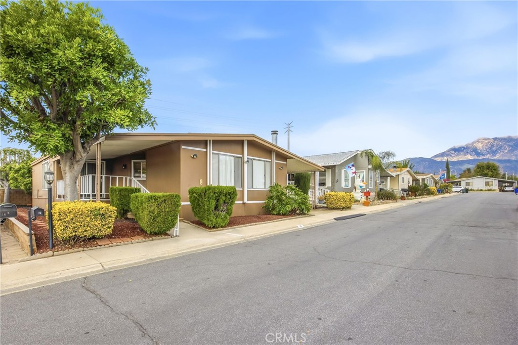 929 E Foothill Boulevard 15