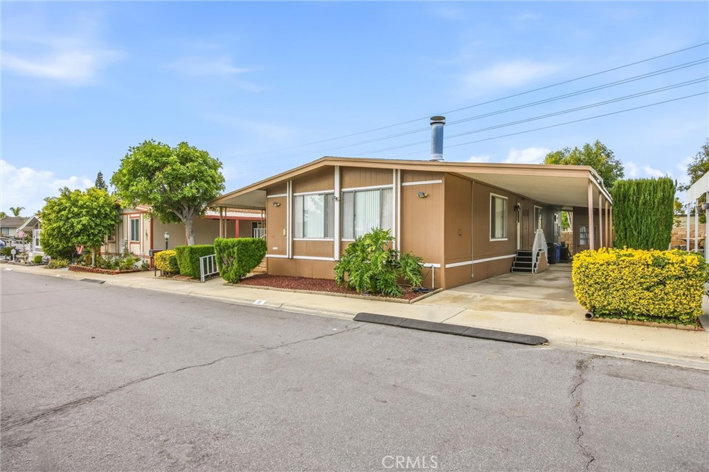 929 E Foothill Boulevard 15