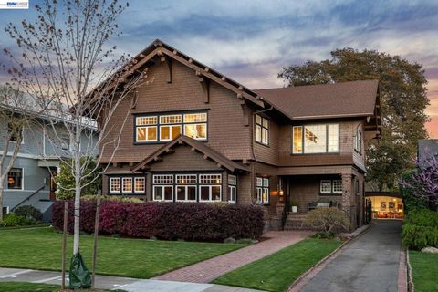 Photo of 1122 BAY STREET St, Alameda, CA 94501 (MLS # 41126872)