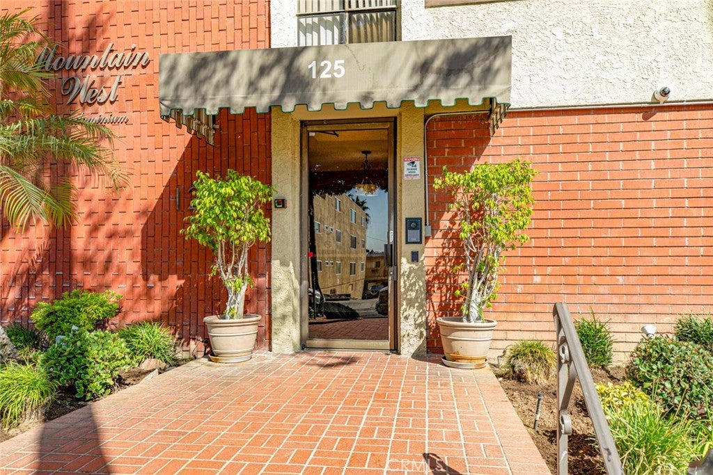 125 W Mountain Street