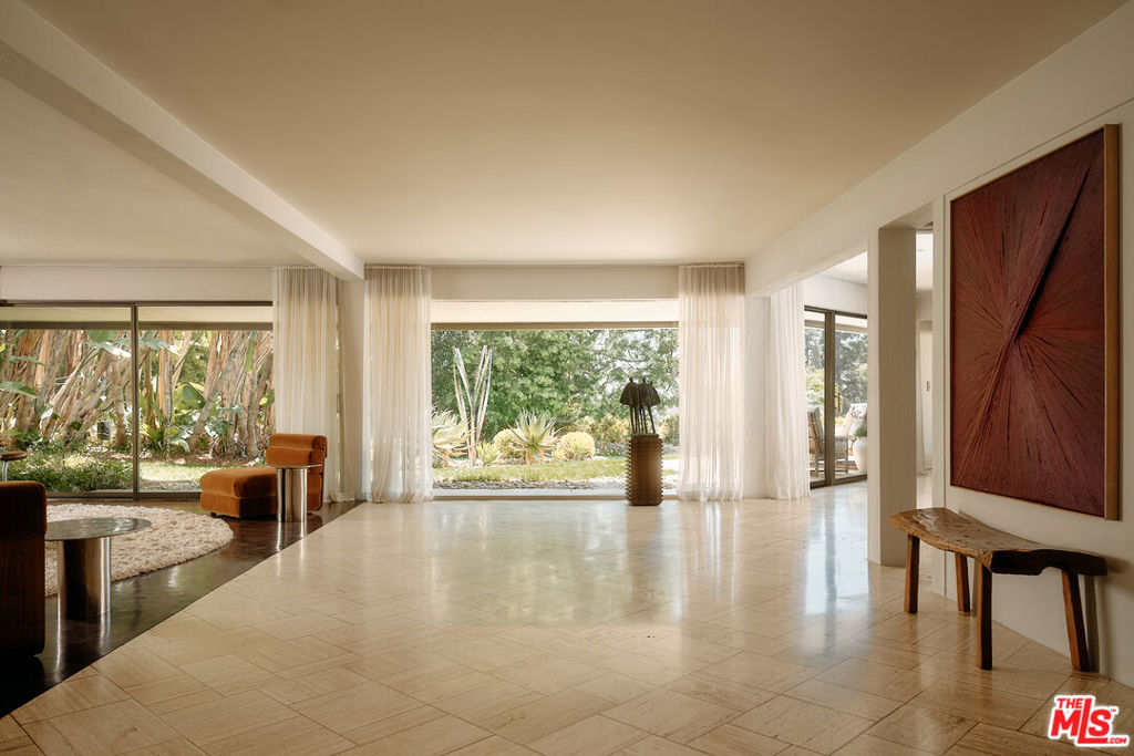 1117 N Beverly Drive