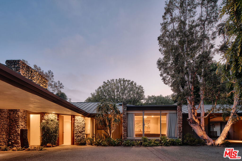1117 N Beverly Drive