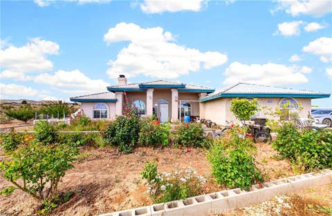 Photo of 5445 Snow Line DR, Phelan, CA 92371 (MLS # PW26116884)