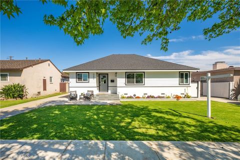 Photo of 3246 N Marwick Ave, Long Beach, CA 90808 (MLS # PW26072155)