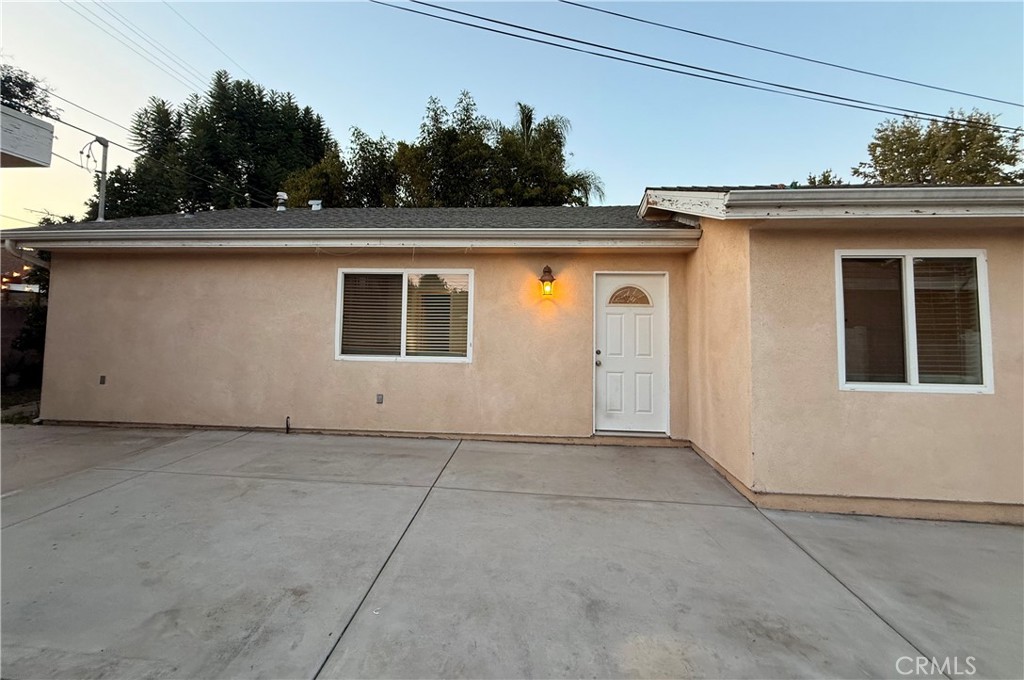 Welcome to this charming 3-bedroom, 1-bathroom home located in Van Nuys. This beautiful residence offers comfort, privacy, and convenience in a quiet neighborhood of Los Angeles. Featuring an open-concept living and dining area filled with natural light, a kitchen with plenty of cabinet space, hardwood flooring throughout. This house is both functional and inviting. The private gated backyard provides the perfect space for relaxing or entertaining. Conveniently situated near the 405, 101, and 170 freeways, the property provides easy access to nearby shopping centers, restaurants, schools, and parks, as well as close proximity to Sherman Oaks, Valley Glen, and Lake Balboa. This is a wonderful opportunity for anyone looking for a move-in ready rental in one of the Valley’s most desirable locations.