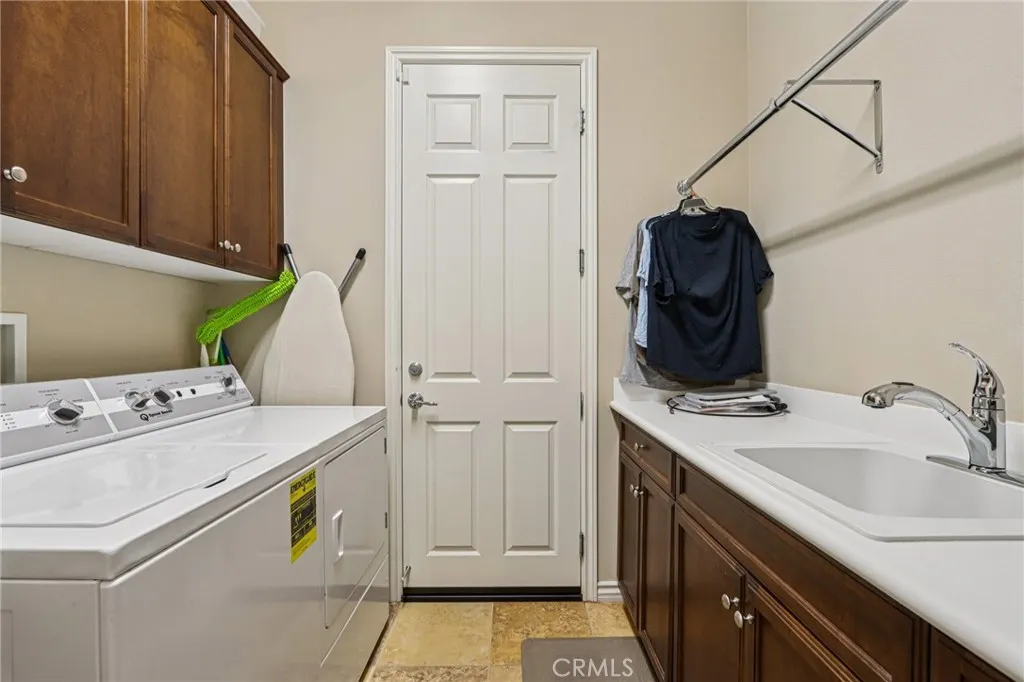 Hemet, California 92545, United States, 2 Bedrooms Bedrooms, ,3 BathroomsBathrooms,Residential,Active,174001