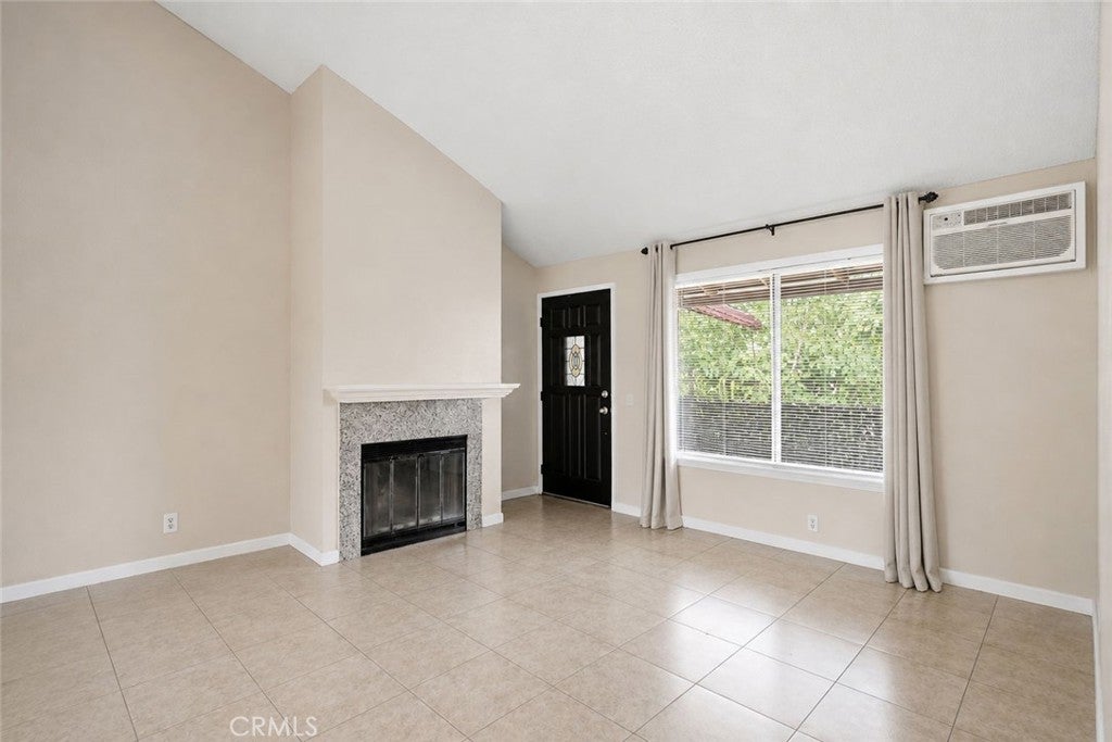 4164 Cherokee Avenue W E