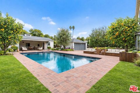 Photo of 606 N Camden Drive, Beverly Hills, CA 90210 (MLS # 26639237)