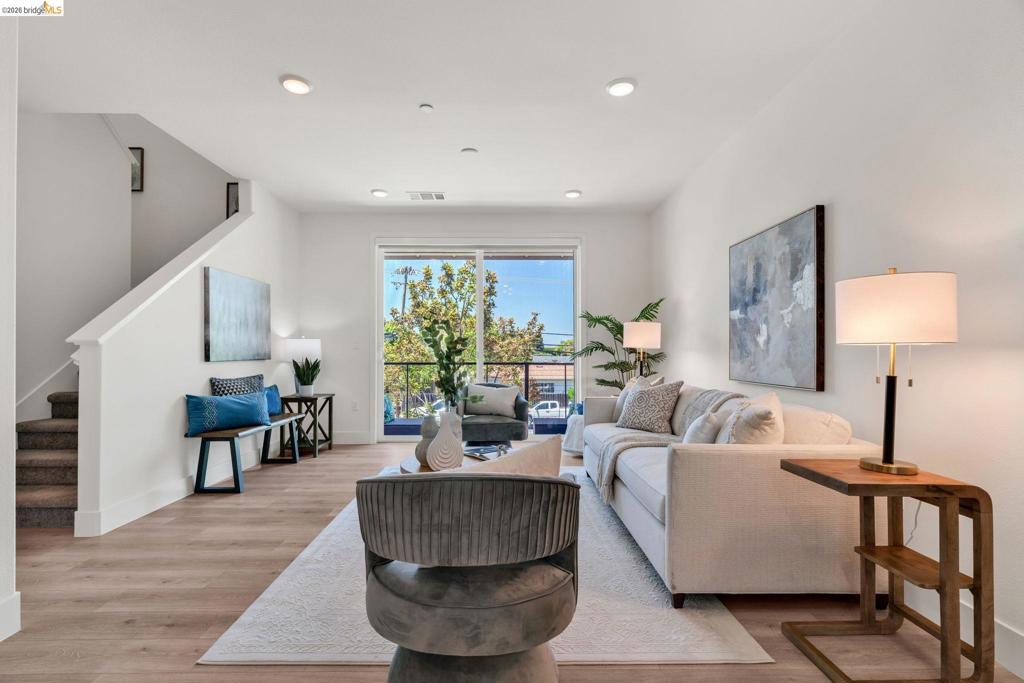 820 E Duane Ave 5
