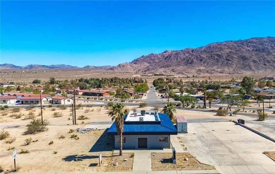 Great opportunity for an owner user to open a highway frontage restaurant or any other commercial endeavor. Building is in a shell status, so you can use your imagination to create your vision. Owner is willing to sell or lease...bring all offers!