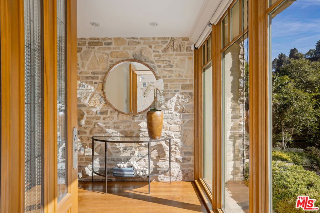 850 Stone Canyon Road