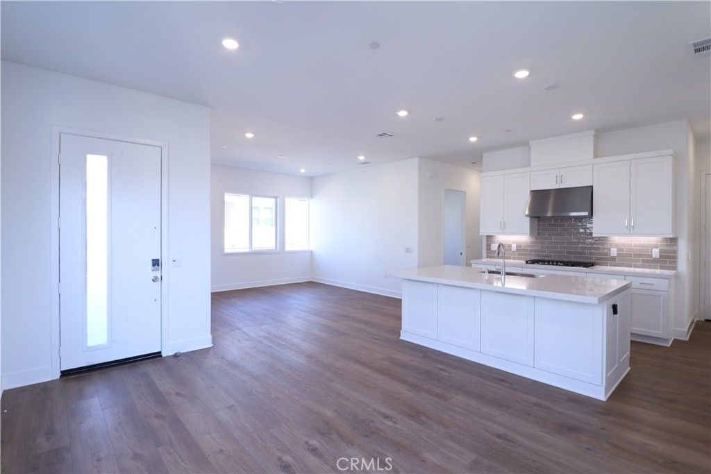 Photo of 273 Shoveler, Irvine, CA 92618 (MLS # WS25274374)