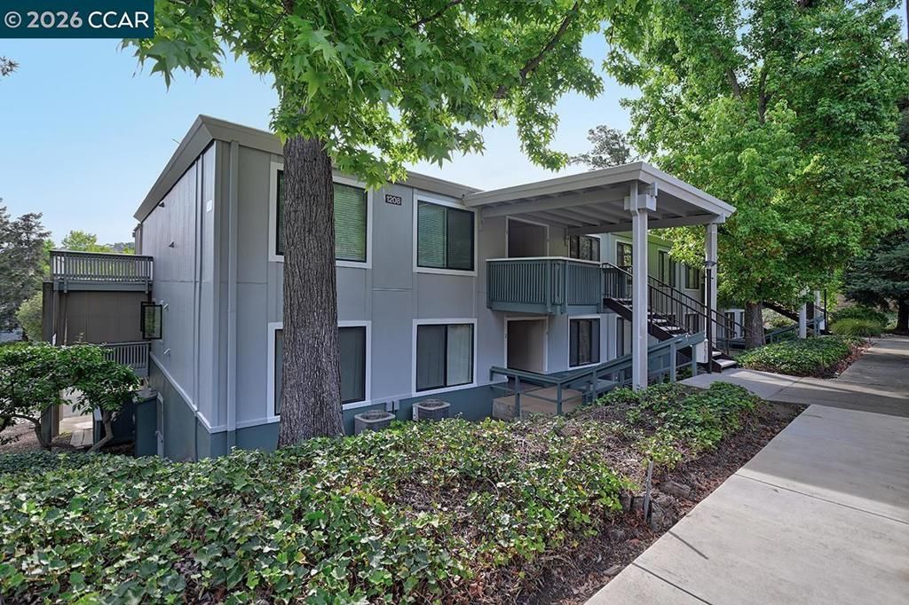 Photo of 1208 Rockledge Ln Ln #3, Walnut Creek, CA 94595 (MLS # 41131271)